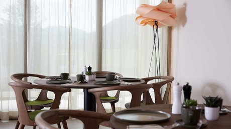 Pictures of a dream holiday in Bad Tölz Modern dining area with wooden table, chairs, and a decorative floor lamp