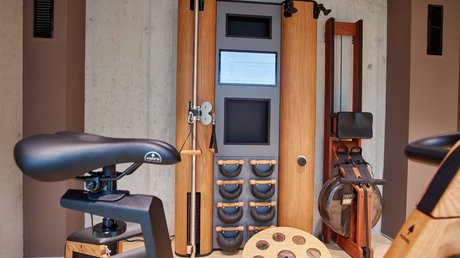 Pictures of a dream holiday in Bad Tölz Modern gym with wooden exercise equipment and workout stations
