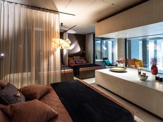 Holiday at BERGEBLICK in Bad Tölz Modern bedroom with two beds, curtains, and soft lighting