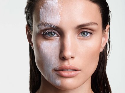 Bad Tölz: wellness & beauty Woman with wet hair, half of her face covered with white cream