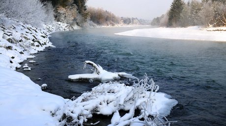 Pictures of a dream holiday in Bad Tölz Snow-covered river with frost-covered branches and trees in winter