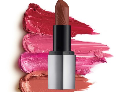 Bad Tölz: wellness & beauty Brown lipstick with four smeared lipstick colors behind it