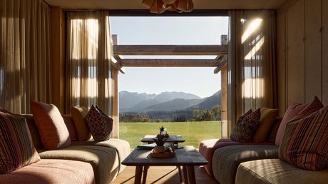 Pictures of a dream holiday in Bad Tölz Cozy living room with view of green field and mountains in the background